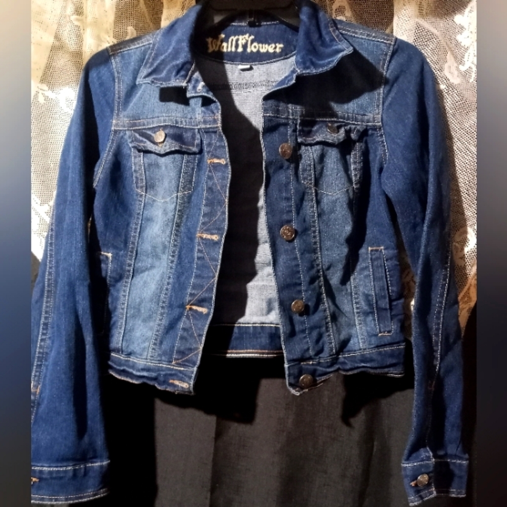Wallflower jean jacket size Medium denim
